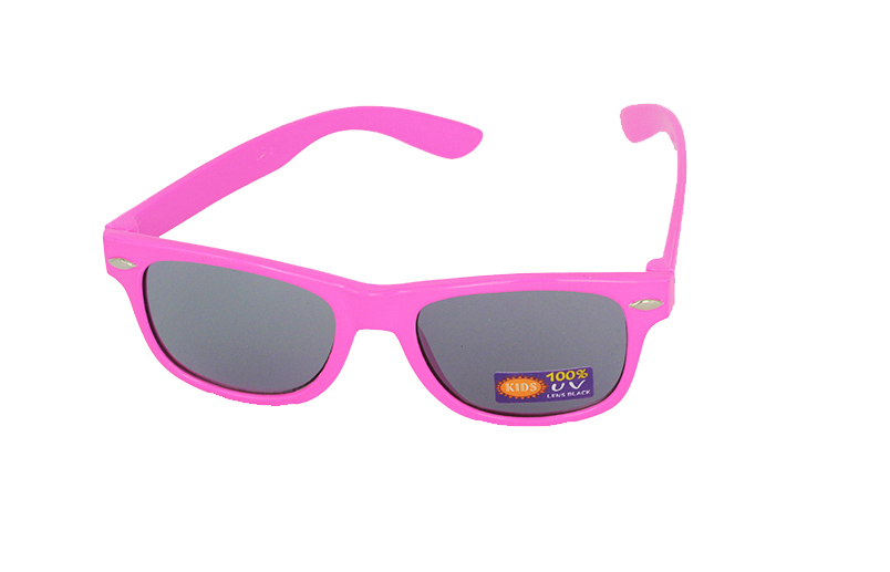 Barnsolglasögon i rosa Wayfarer-modell
