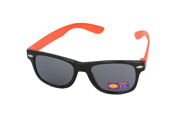 Barnsolglasögon i Wayfarer-modell i svart / orange