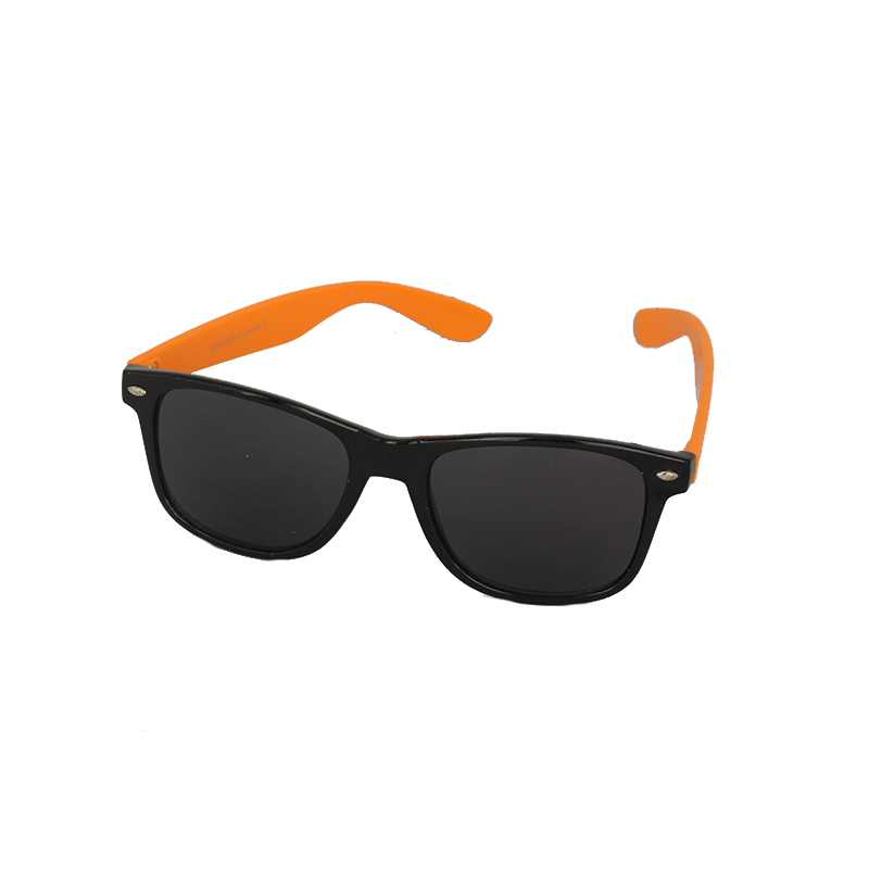 Svarta solglasögon med orangea skalmar