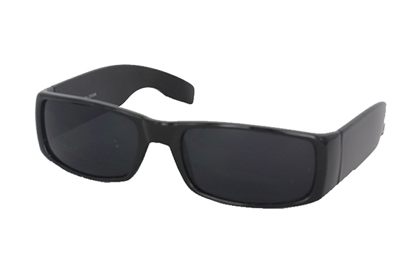 Maskulina svarta solglasögon med mörkt glas