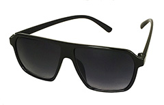 Svarta millionaire solglasögon i enkel design - Design nr. 3255